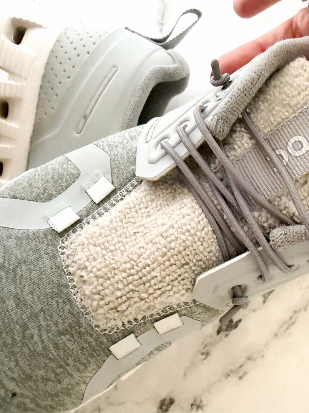 On Cloud Women’s Cloud 5 Sneakers in Terry/Glacier White - Picture 13 of 14